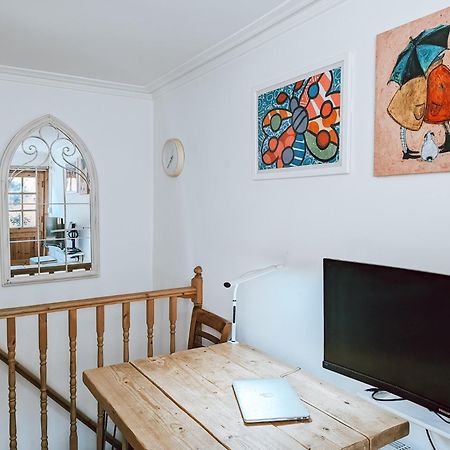 The Clapham Apartment With Private Patio London Bagian luar foto