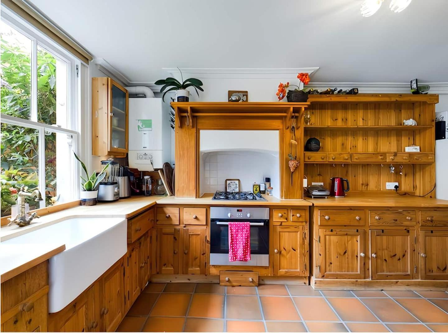 The Clapham Apartment With Private Patio London Bagian luar foto