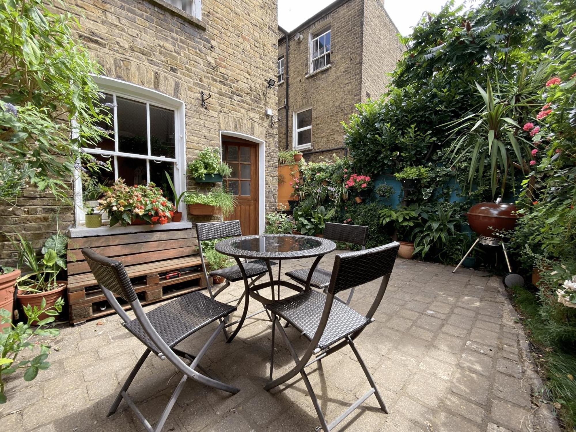 The Clapham Apartment With Private Patio London Bagian luar foto